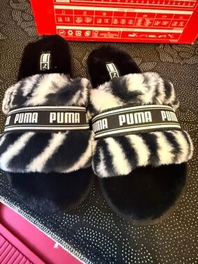Puma Zebra stripe fluffy slippers